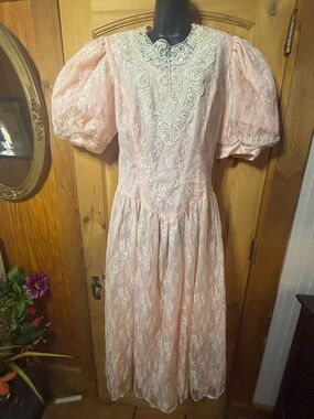 Source Unknown Pink Lace Maxi Dress with Puff Sleeves vintage